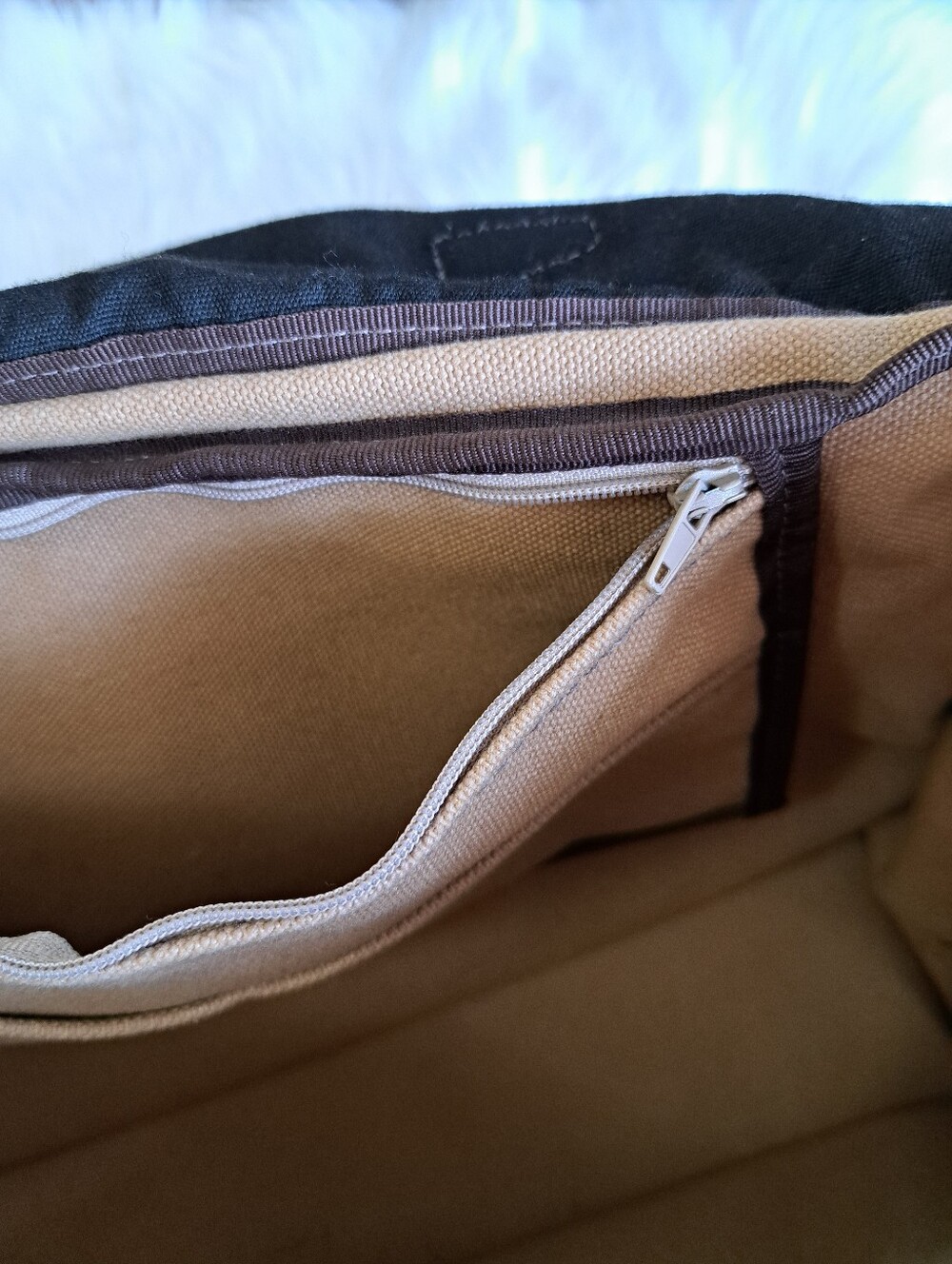 XL Woolrich Canvas & Leather Messenger Bag - Picture 9 of 14